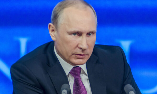 Vladimir Putin consolida il divieto di matrimonio gay